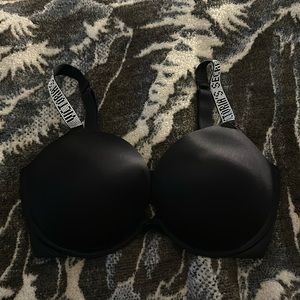 Victoria’s Secret Very Sexy Push Up Bra 34DDD (F)